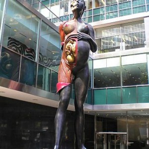 Damien-Hirst-VirginMother Damien Hirst arte burbuja