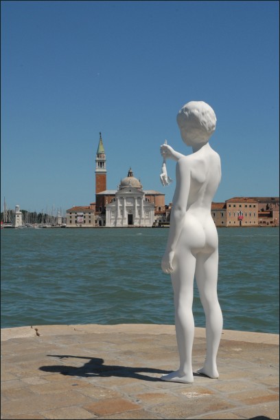 "Boy with frog" de Charles Ray (Venise) Arte Charles Ray